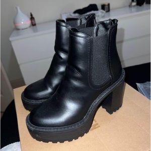 Steve Madden kat black boots size 6.5